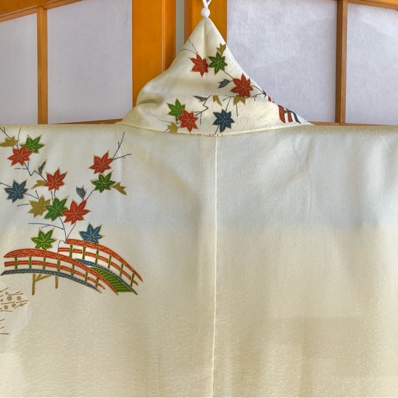 Vintage Silk Cropped Kimono Jacket Robe in Cream - Picture 7 of 13